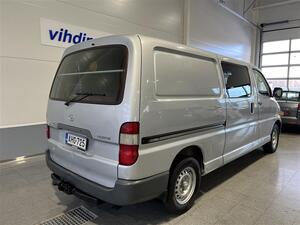 Toyota Hiace 2,5 D-4D 90 4ov pitk / Huoltokirja / Ilmastointi / 2 x renkaat / 2 x avain /, vm. 2006, 230 tkm (3 / 16)