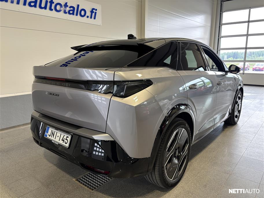 Peugeot e-3008