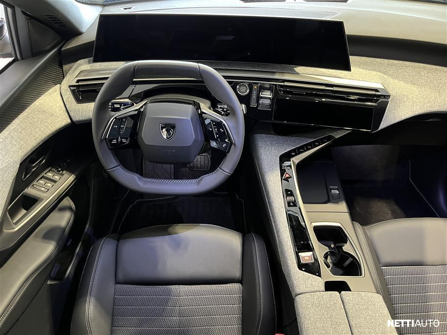 Peugeot e-3008