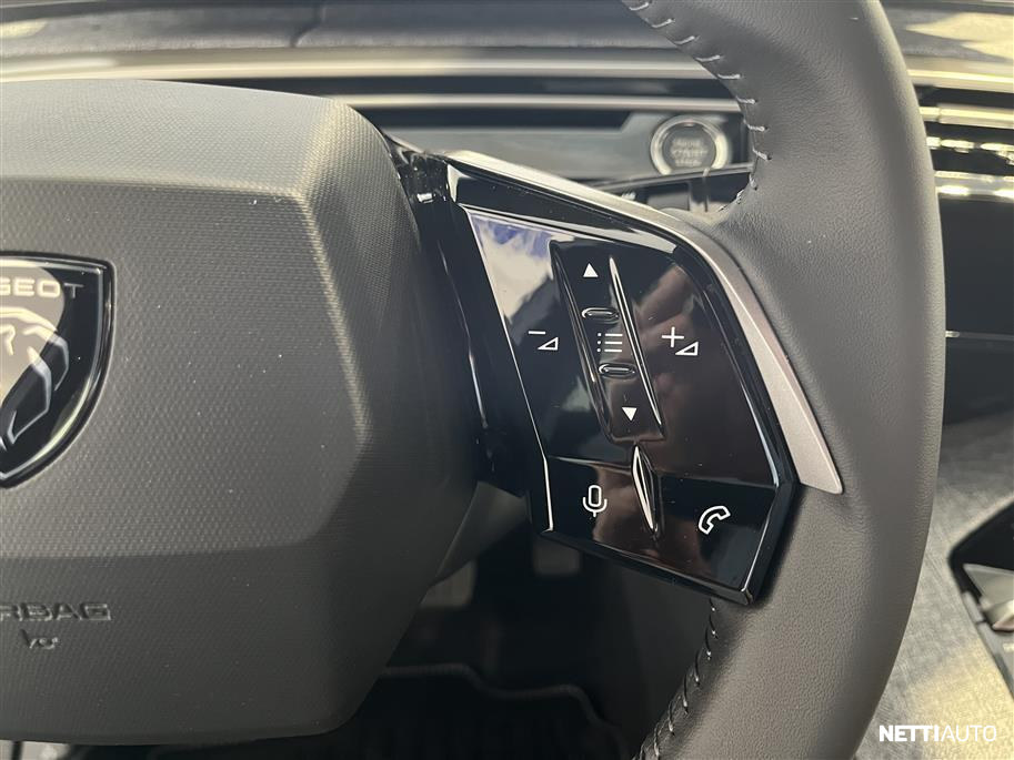 Peugeot e-3008