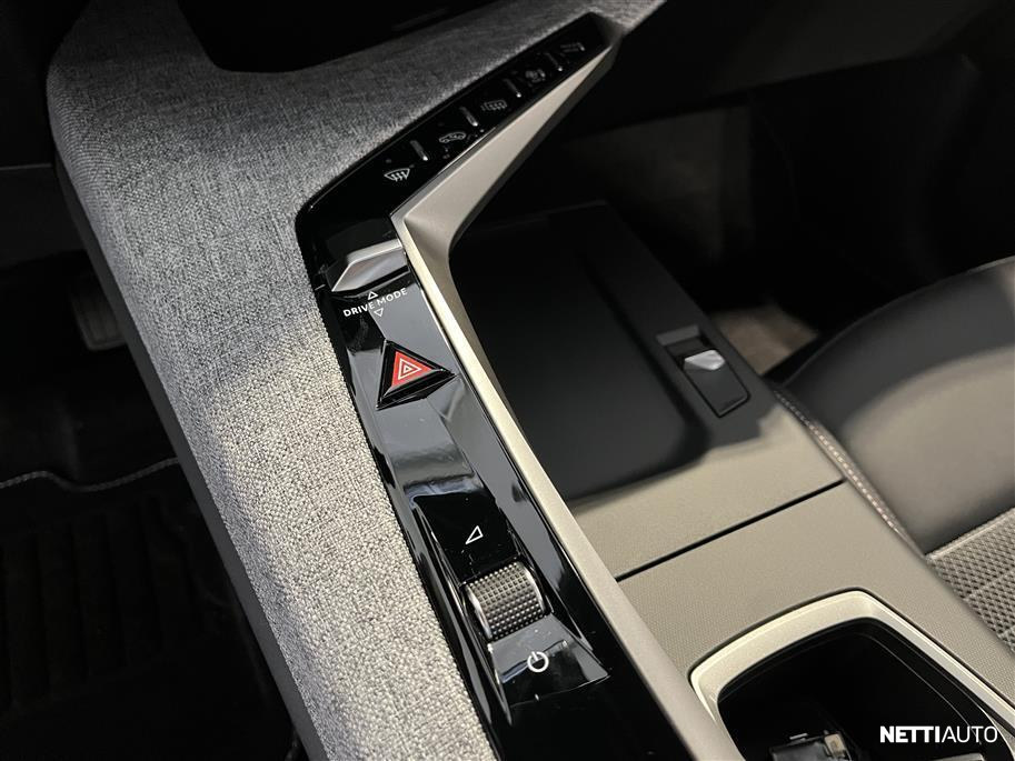 Peugeot e-3008