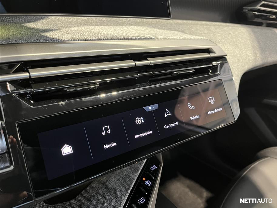 Peugeot e-3008