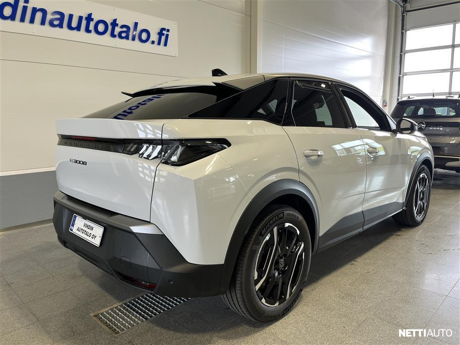 Peugeot e-3008